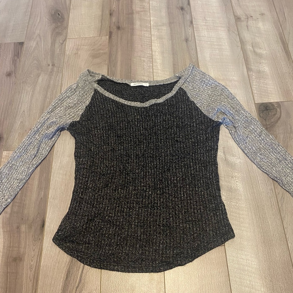 NWOT Women's Soft Longsleeve Shirt - ANTISTAR